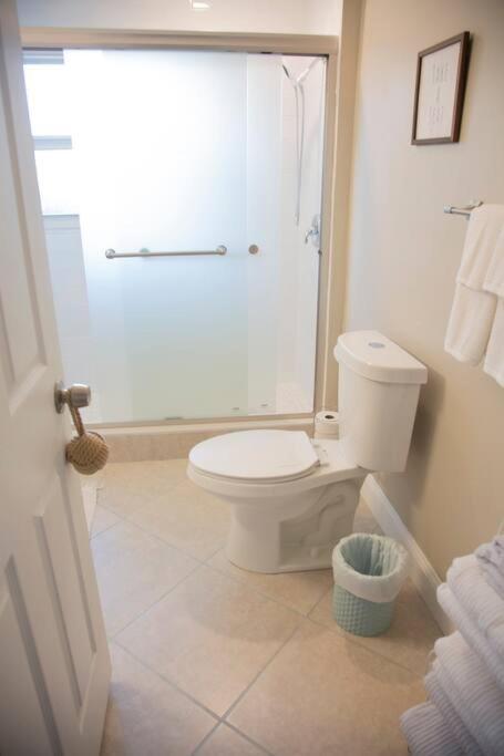 Two Bedroom Ranch With Private Deck Close To Beach Lake Worth Beach Exterior photo
