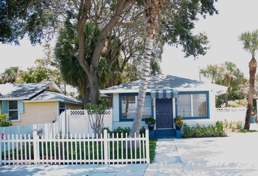 Two Bedroom Ranch With Private Deck Close To Beach Lake Worth Beach Exterior photo