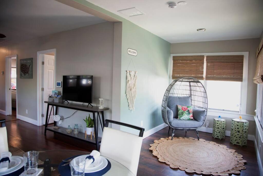 Two Bedroom Ranch With Private Deck Close To Beach Lake Worth Beach Exterior photo